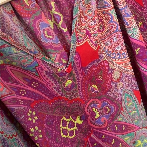 Women's V-Neck Paisley Blouse - Picture 4 of 6